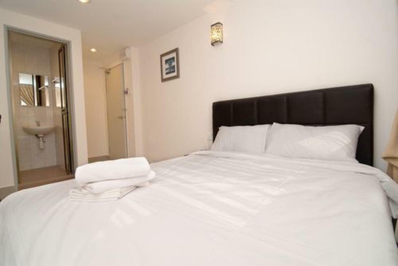 Deluxe Double Room,786405819:JPEG
